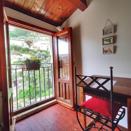 Lilibeth Houses - Charming & Lovely Views 希克利 客房 照片