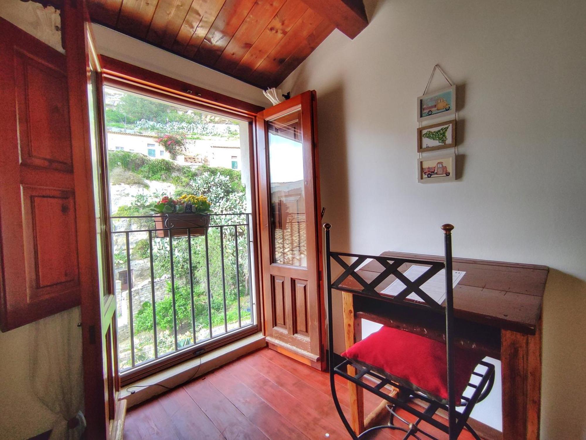 Lilibeth Houses - Charming & Lovely Views 希克利 客房 照片